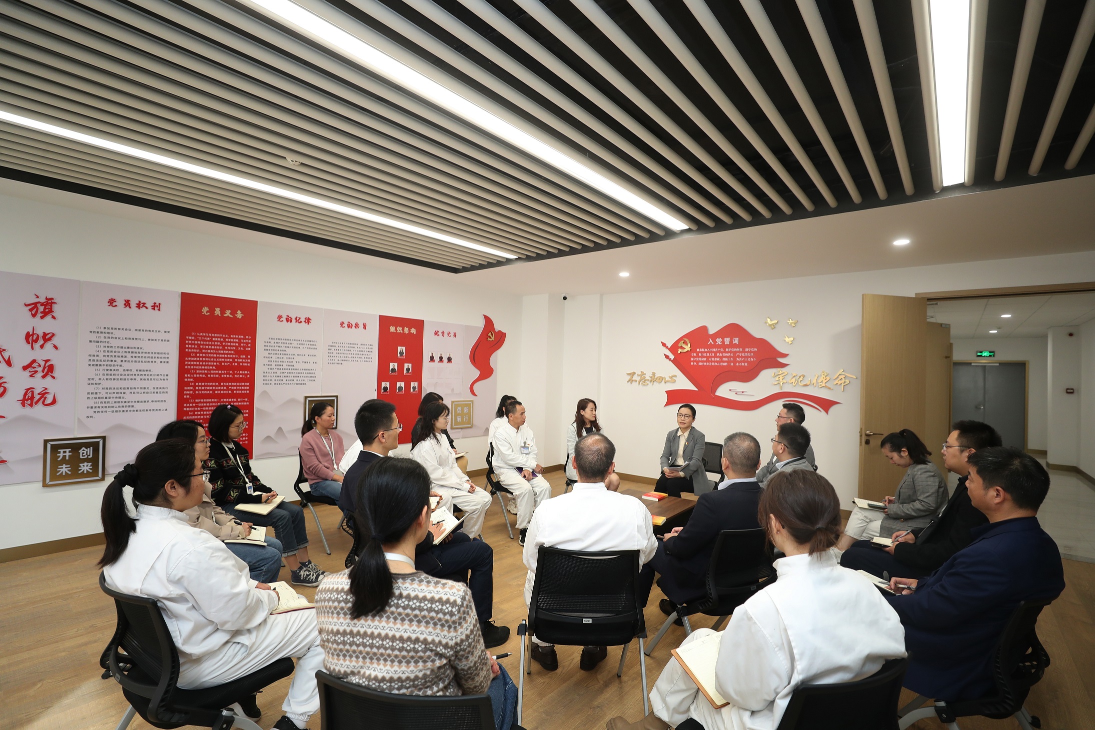 封面及內(nèi)頁(yè)1(1).jpg 封面及內(nèi)頁(yè)1(1).jpg